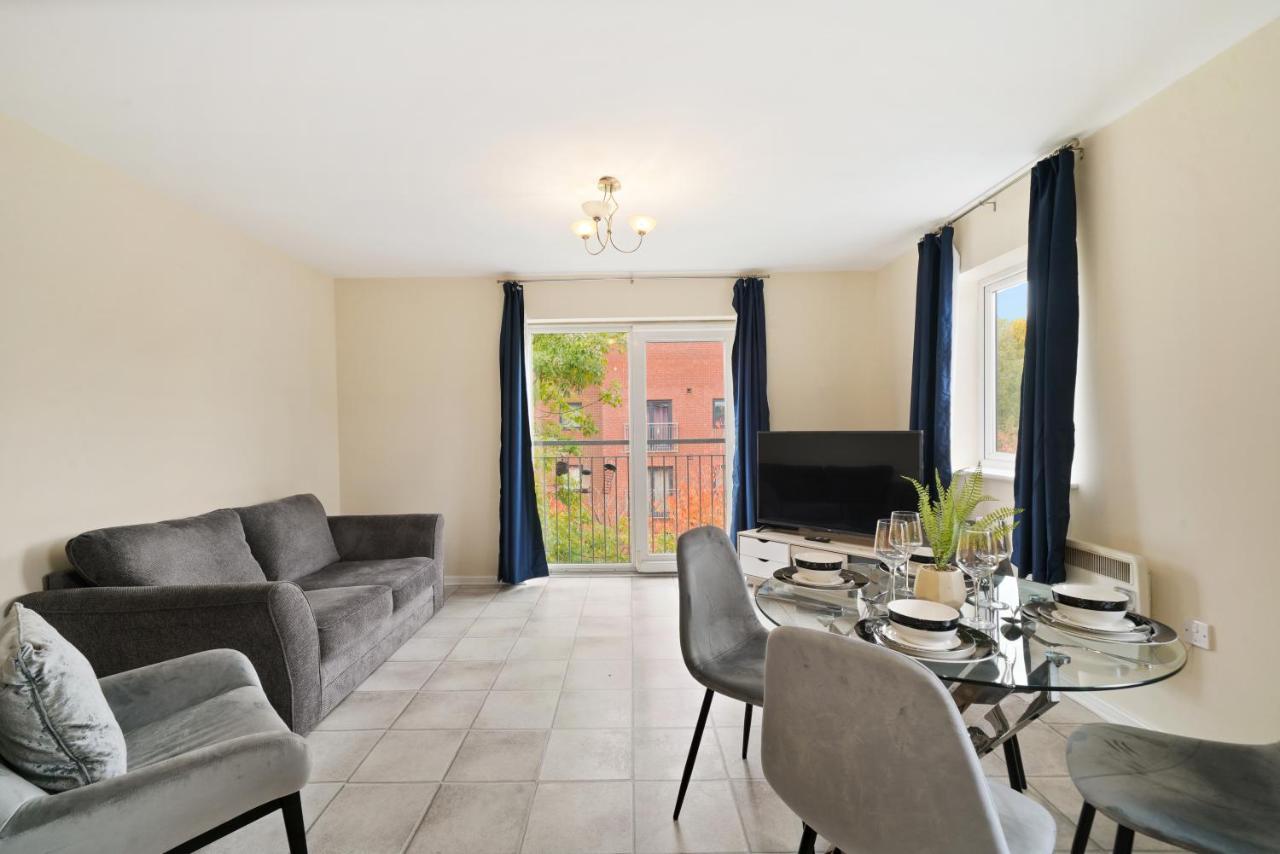 Peaceful 2Br Flat With Historic Bottle Kilns View & Free Parking Located Near City Centre Stoke-on-Trent Exterior photo