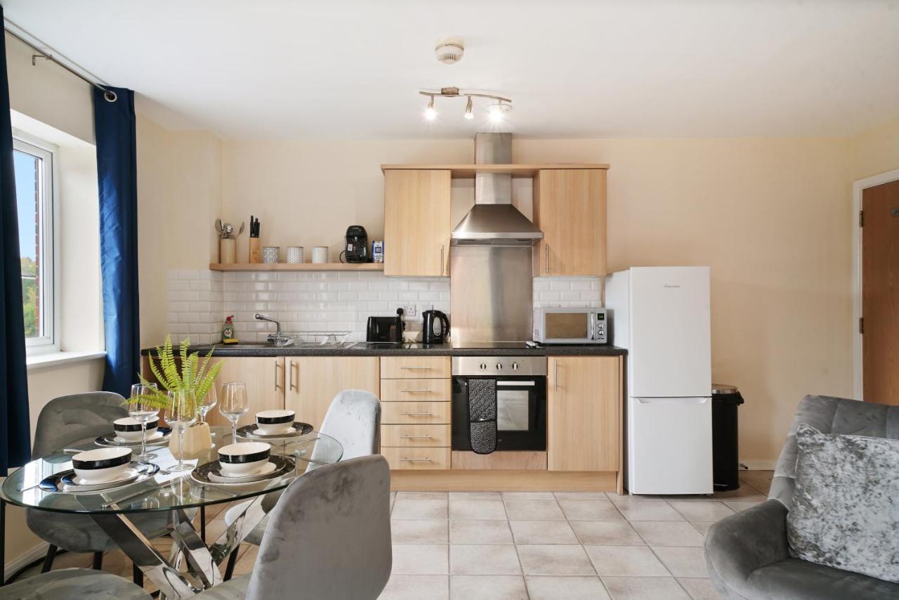 Peaceful 2Br Flat With Historic Bottle Kilns View & Free Parking Located Near City Centre Stoke-on-Trent Exterior photo