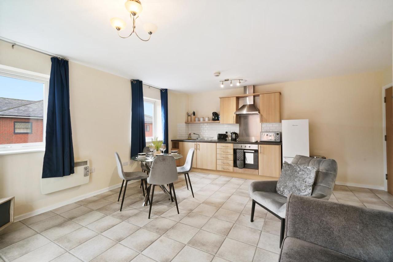 Peaceful 2Br Flat With Historic Bottle Kilns View & Free Parking Located Near City Centre Stoke-on-Trent Exterior photo