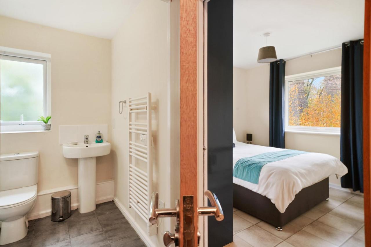 Peaceful 2Br Flat With Historic Bottle Kilns View & Free Parking Located Near City Centre Stoke-on-Trent Exterior photo