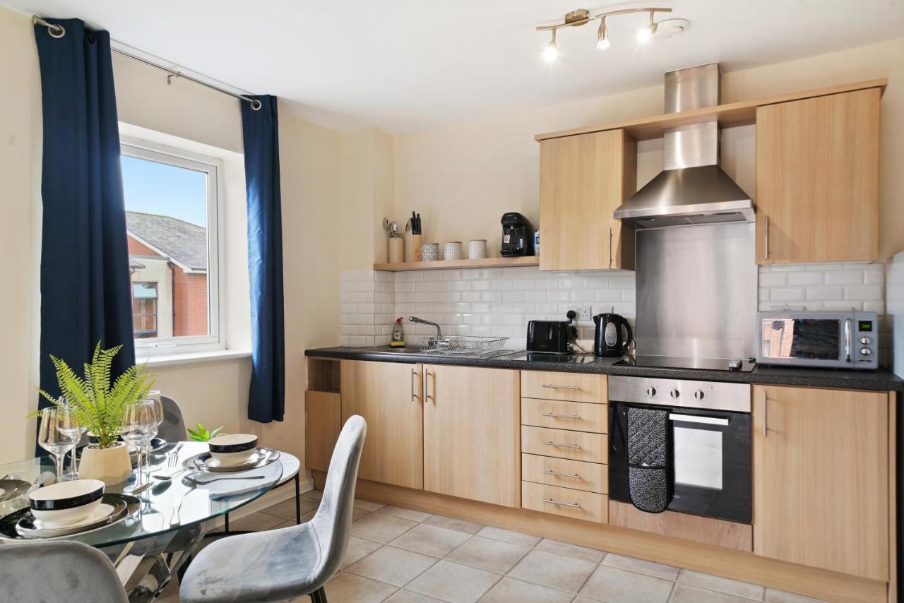 Peaceful 2Br Flat With Historic Bottle Kilns View & Free Parking Located Near City Centre Stoke-on-Trent Exterior photo